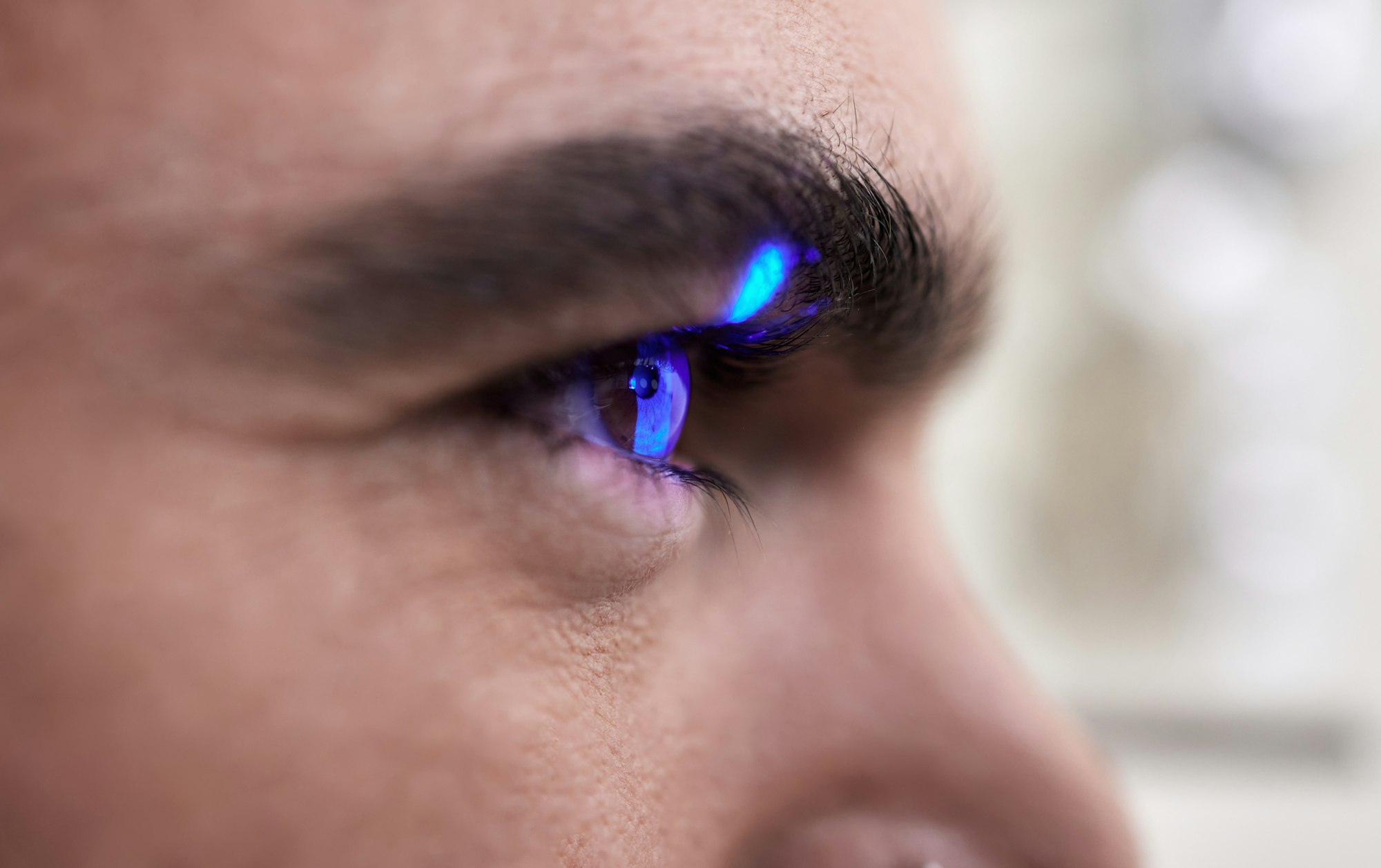 Screen light at eye